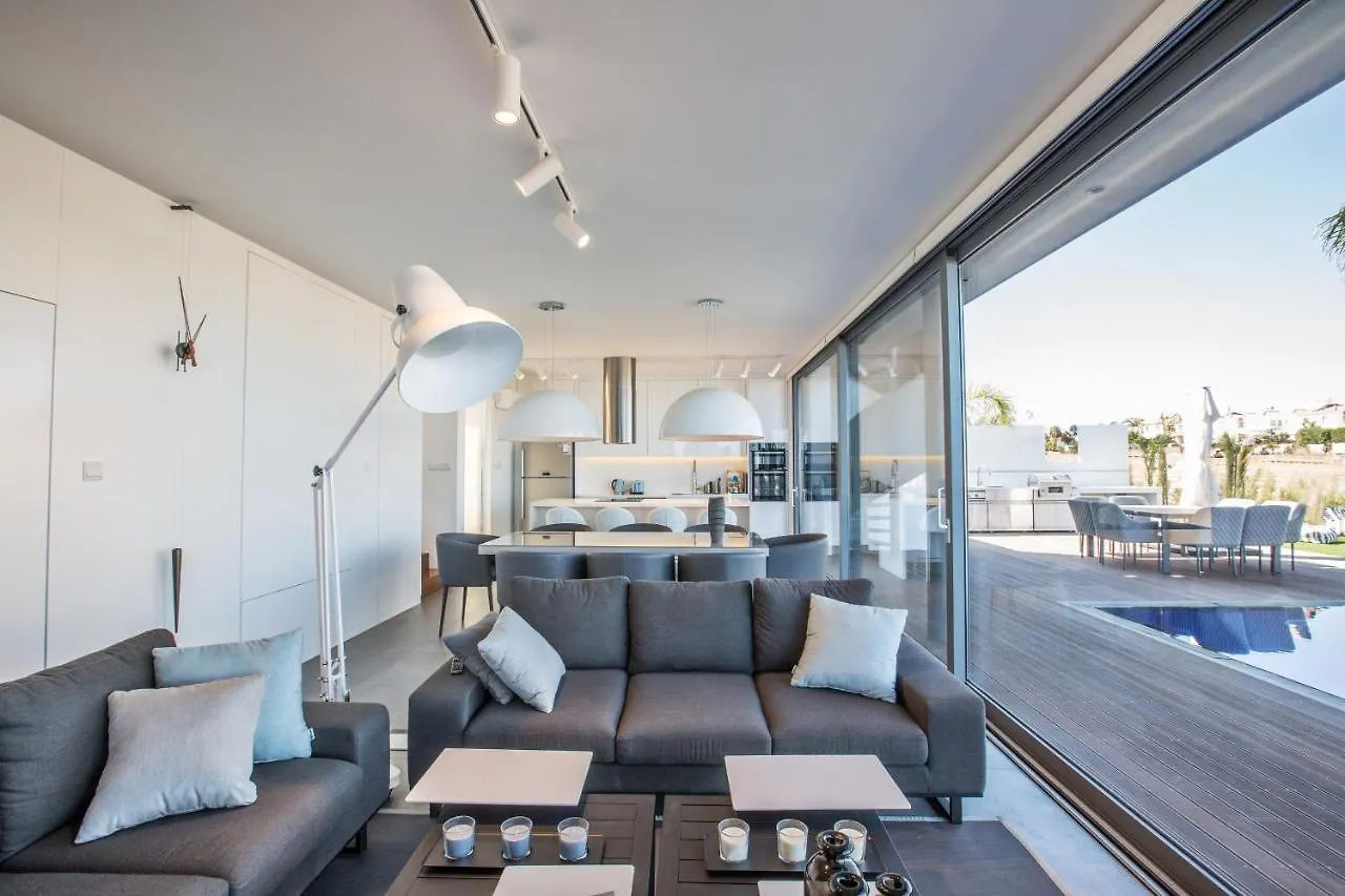 White Pearl Villas プロタラス