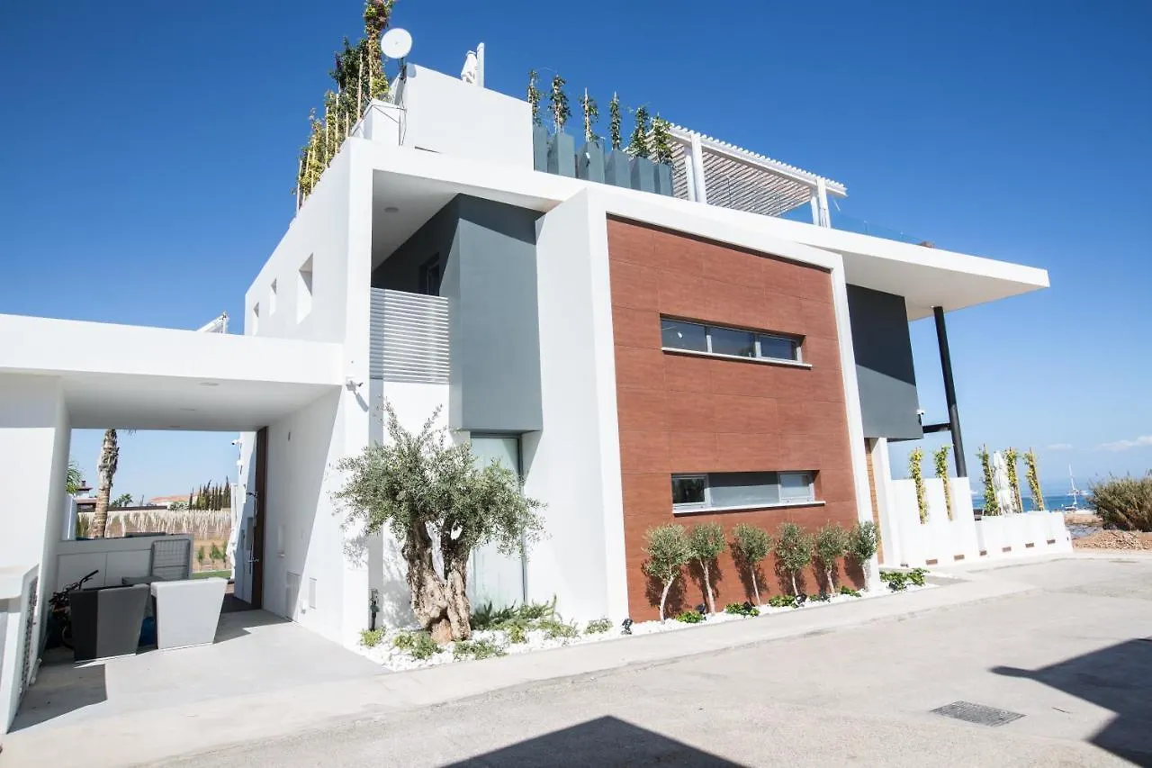 White Pearl Villas プロタラス